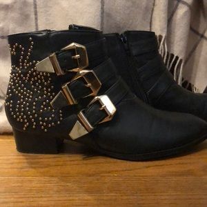 Forever21 black studded boots